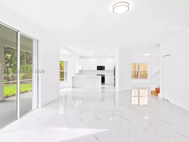 Продажа дома по адресу 15842 SW 14 ST - фото 9360602