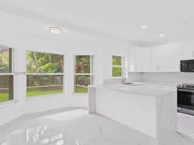 Продажа дома по адресу 15842 SW 14 ST - фото 9360603