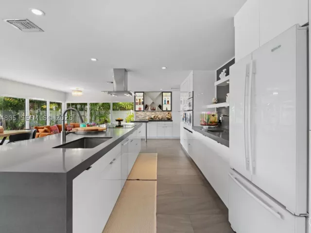 Продажа дома по адресу 2812 NE 28th St - фото 9373351