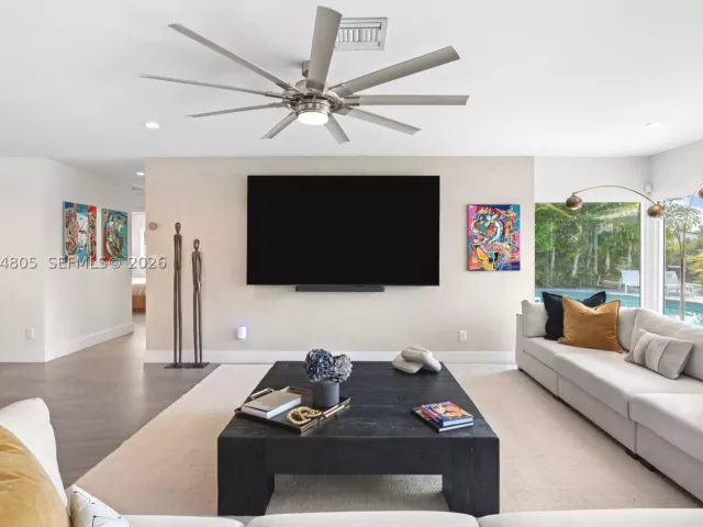 Продажа дома по адресу 2812 NE 28th St - фото 9373352