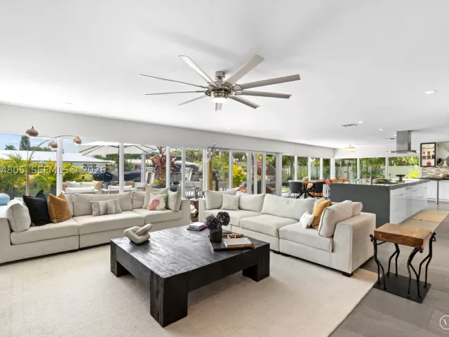 Продажа дома по адресу 2812 NE 28th St - фото 9373354
