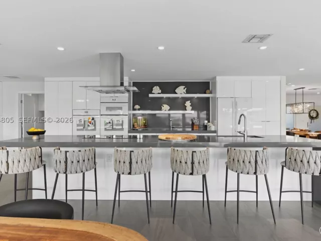 Продажа дома по адресу 2812 NE 28th St - фото 9373357