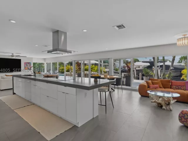 Продажа дома по адресу 2812 NE 28th St - фото 9373358