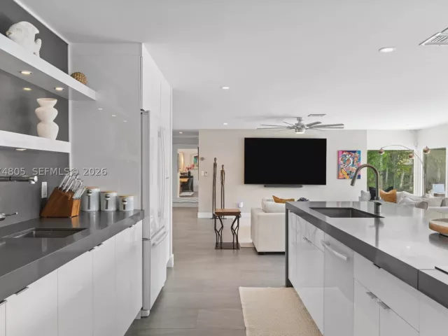 Продажа дома по адресу 2812 NE 28th St - фото 9373359
