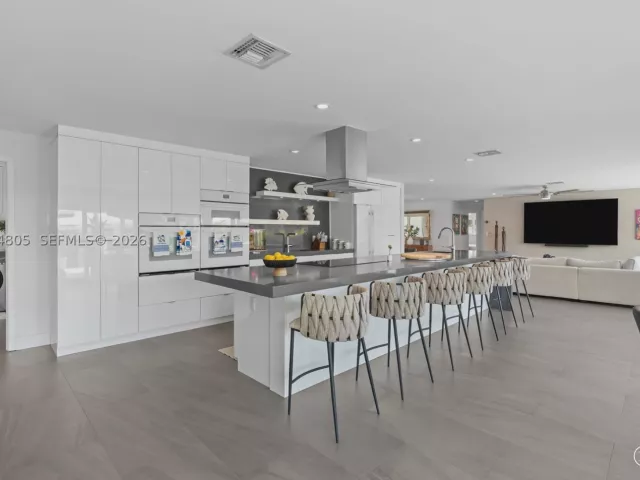 Продажа дома по адресу 2812 NE 28th St - фото 9373360