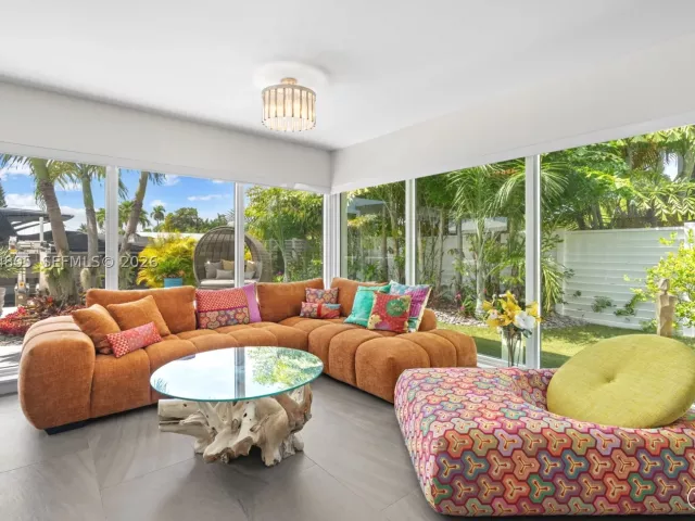 Продажа дома по адресу 2812 NE 28th St - фото 9373361