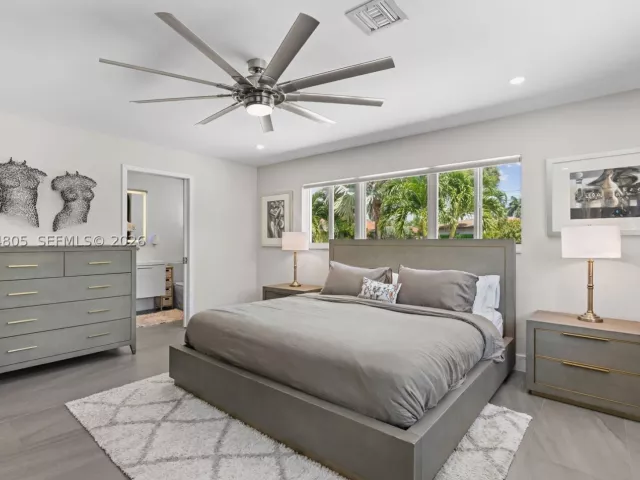 Продажа дома по адресу 2812 NE 28th St - фото 9373366