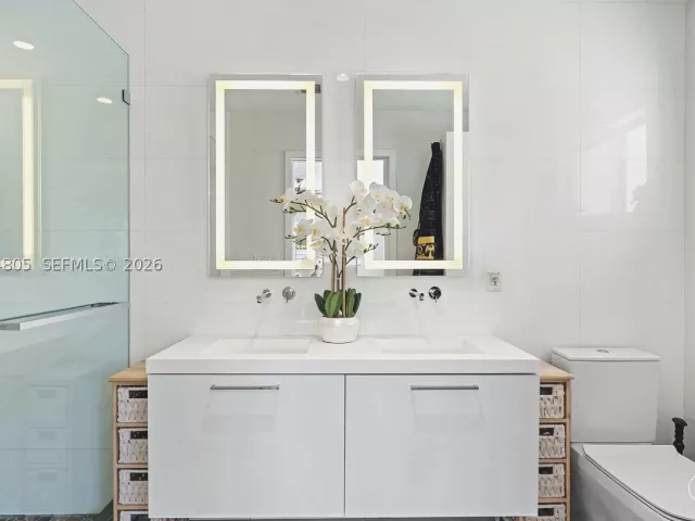 Продажа дома по адресу 2812 NE 28th St - фото 9373367