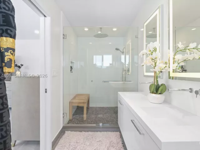 Продажа дома по адресу 2812 NE 28th St - фото 9373368