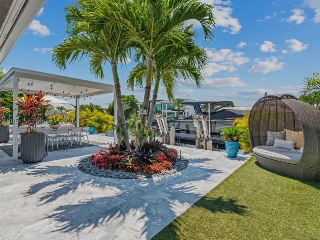 Продажа дома по адресу 2812 NE 28th St - фото 9373376