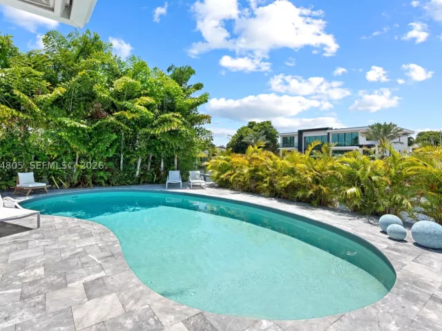 Продажа дома по адресу 2812 NE 28th St - фото 9373379