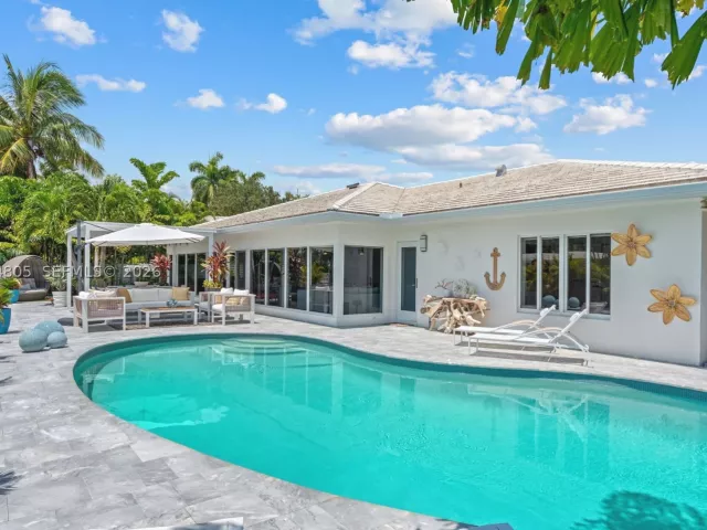 Продажа дома по адресу 2812 NE 28th St - фото 9373385