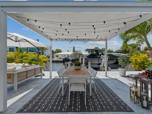 Продажа дома по адресу 2812 NE 28th St - фото 9373386
