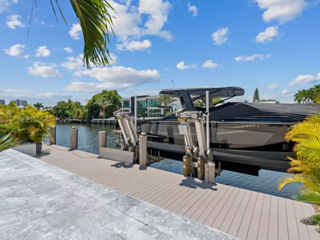 Продажа дома по адресу 2812 NE 28th St - фото 9373390