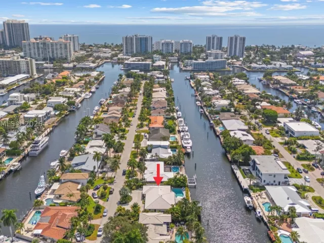 Продажа дома по адресу 2812 NE 28th St - фото 9373393