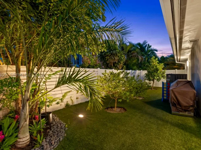 Продажа дома по адресу 2812 NE 28th St - фото 9373399