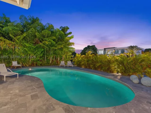 Продажа дома по адресу 2812 NE 28th St - фото 9373402