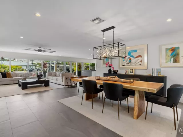 Продажа дома по адресу 2812 NE 28th St - фото 9373347