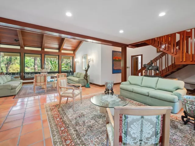 Продажа дома по адресу 9490 Old Cutler Ln - фото 9386199