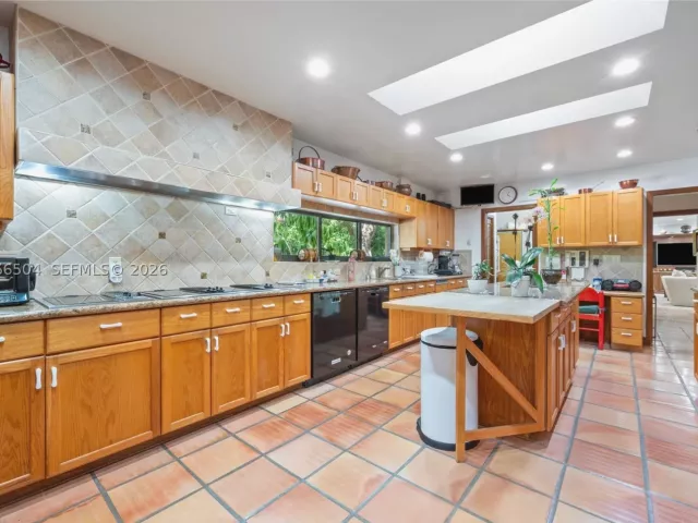 Продажа дома по адресу 9490 Old Cutler Ln - фото 9386201
