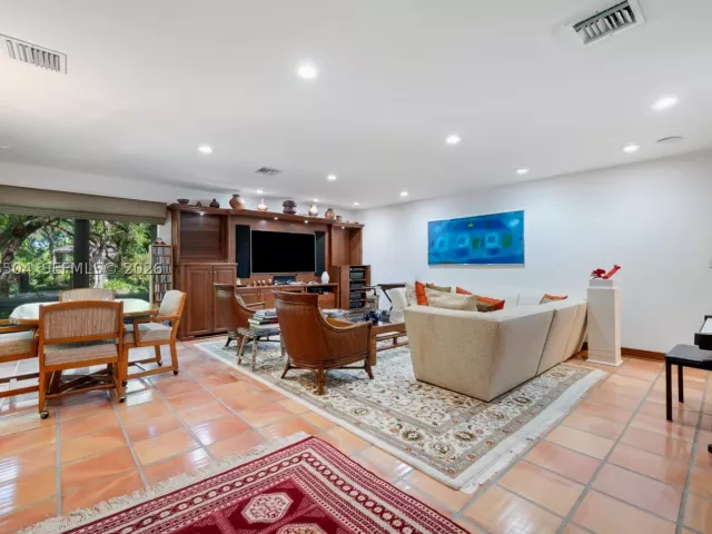 Продажа дома по адресу 9490 Old Cutler Ln - фото 9386209