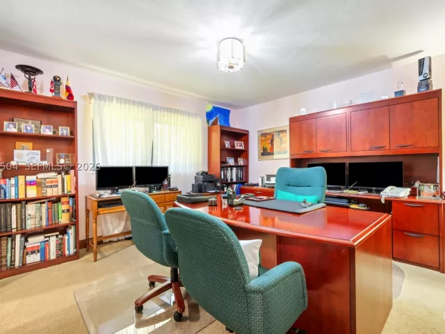 Продажа дома по адресу 9490 Old Cutler Ln - фото 9386221