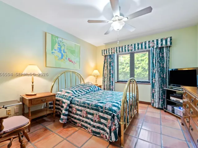 Продажа дома по адресу 9490 Old Cutler Ln - фото 9386225
