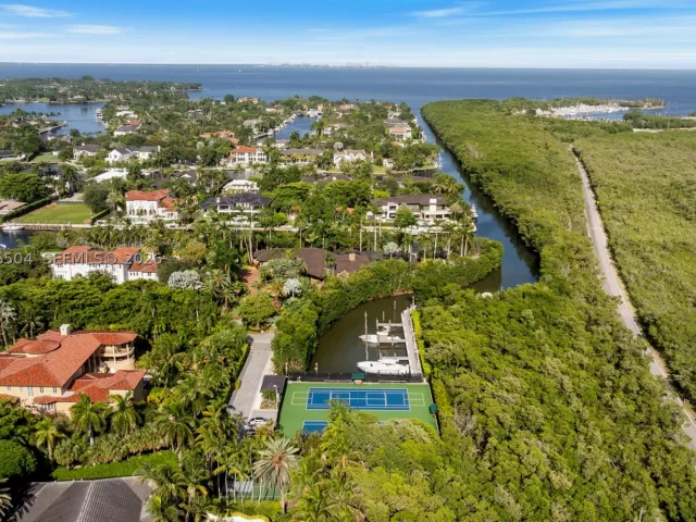 Продажа дома по адресу 9490 Old Cutler Ln - фото 9386194
