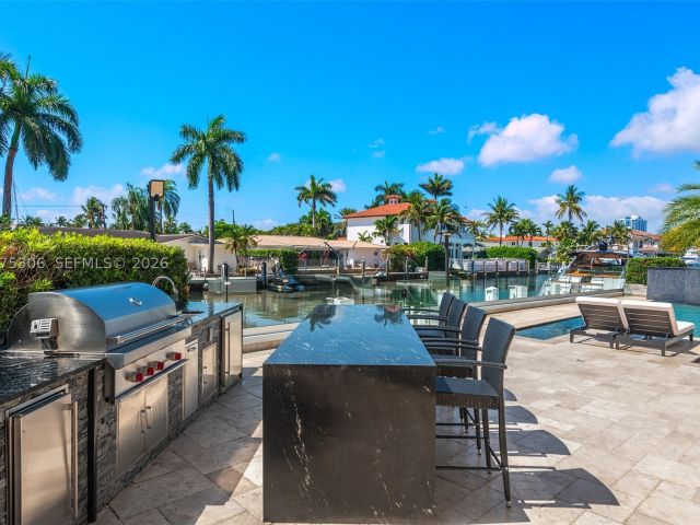 Продажа дома по адресу 3442 NE 171st St - фото 9361343