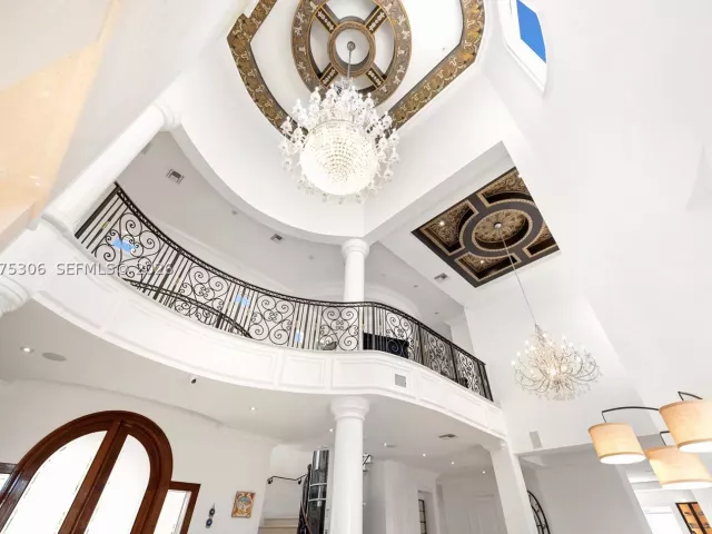 Продажа дома по адресу 3442 NE 171st St - фото 9361304