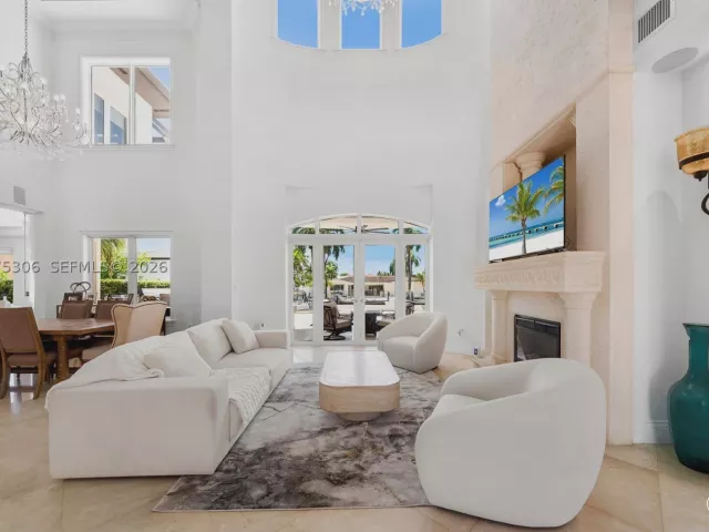 Продажа дома по адресу 3442 NE 171st St - фото 9361305