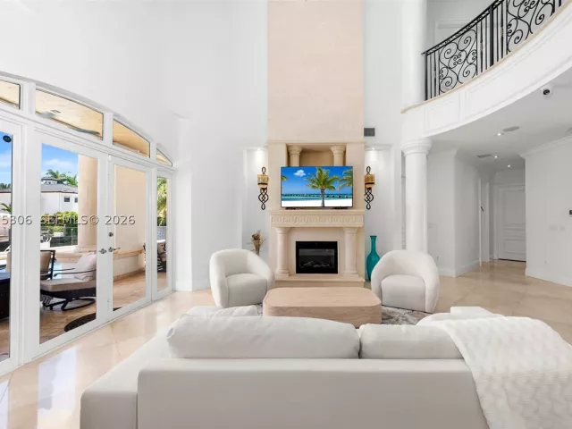Продажа дома по адресу 3442 NE 171st St - фото 9361306
