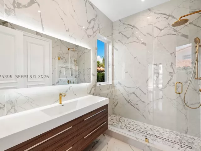 Продажа дома по адресу 3442 NE 171st St - фото 9361315