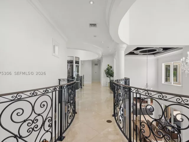 Продажа дома по адресу 3442 NE 171st St - фото 9361320