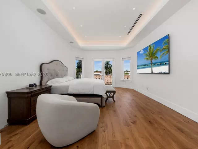 Продажа дома по адресу 3442 NE 171st St - фото 9361321