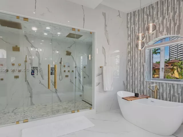 Продажа дома по адресу 3442 NE 171st St - фото 9361322