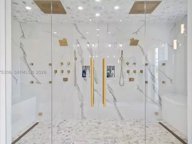 Продажа дома по адресу 3442 NE 171st St - фото 9361323