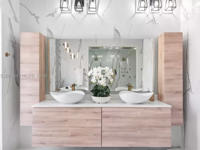 Продажа дома по адресу 3442 NE 171st St - фото 9361324