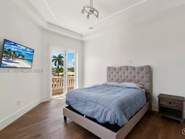 Продажа дома по адресу 3442 NE 171st St - фото 9361332