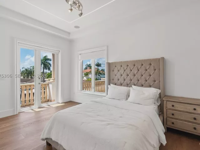Продажа дома по адресу 3442 NE 171st St - фото 9361335