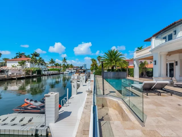 Продажа дома по адресу 3442 NE 171st St - фото 9361345