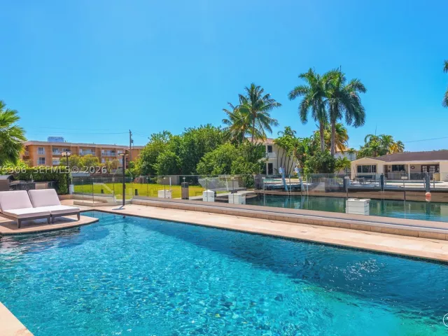 Продажа дома по адресу 3442 NE 171st St - фото 9361349