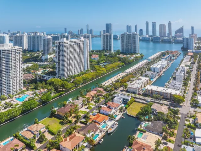 Продажа дома по адресу 3442 NE 171st St - фото 9361358