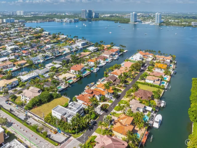 Продажа дома по адресу 3442 NE 171st St - фото 9361360