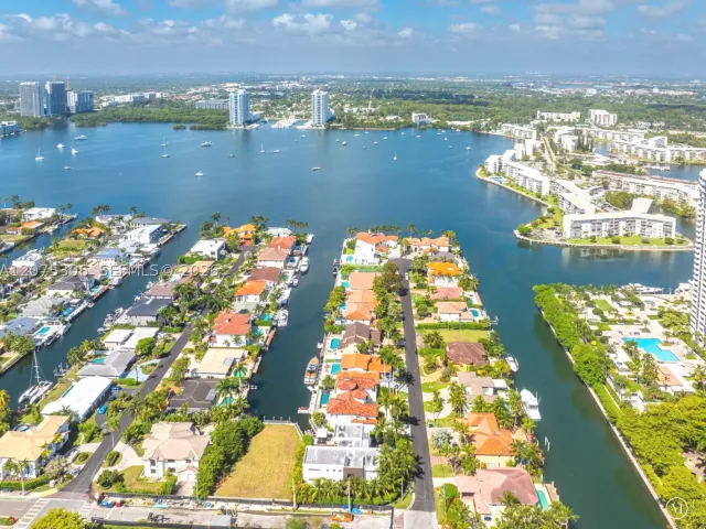 Продажа дома по адресу 3442 NE 171st St - фото 9361361