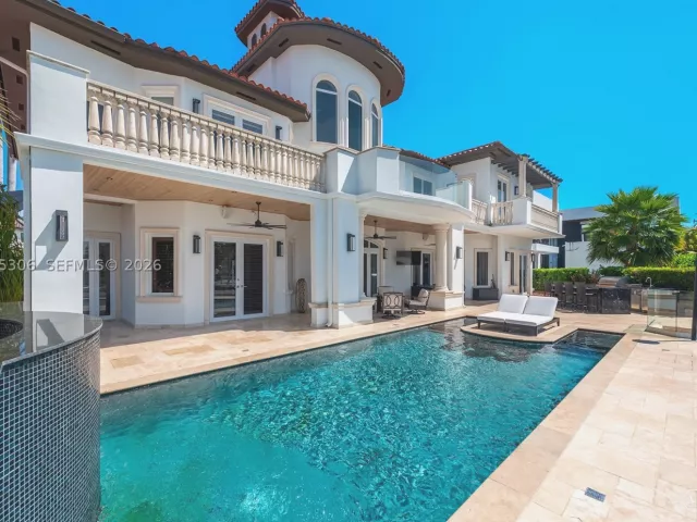 Продажа дома по адресу 3442 NE 171st St - фото 9361302