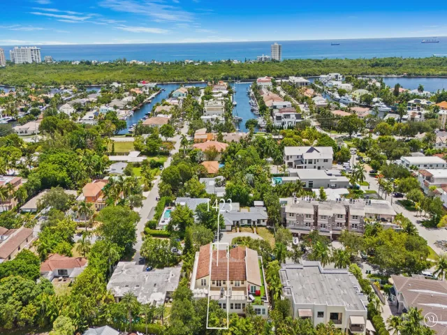Продажа дома по адресу 1423 NE 26th Avenue 1423 - фото 9378275