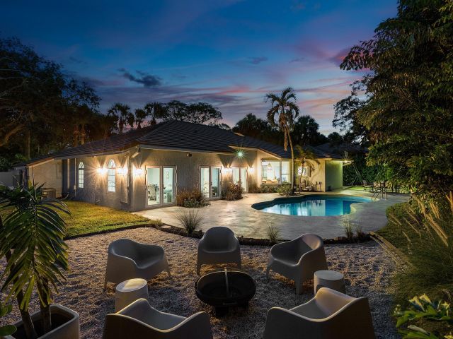 Продажа дома по адресу 2815 HAMPTON Circle E - фото 9429787