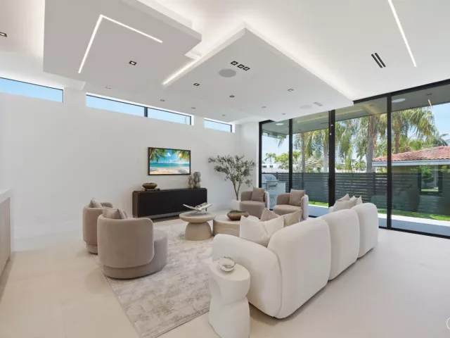 Продажа дома по адресу 3201 NE 26TH Street - фото 9375203