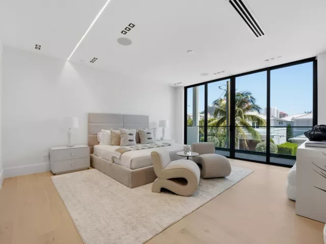 Продажа дома по адресу 3201 NE 26TH Street - фото 9375207